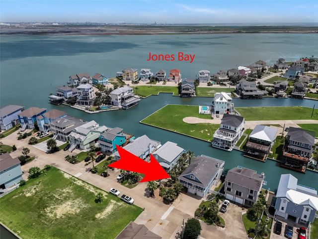 318 Sunset Circle, Tiki Island, TX 77554