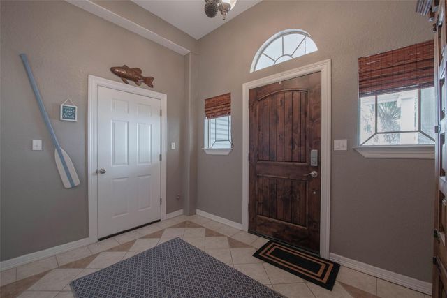 318 Sunset Circle, Tiki Island, TX 77554