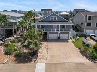 318 Sunset Circle, Tiki Island, TX 77554