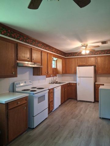 1211 Webb, Henderson, TX 75654