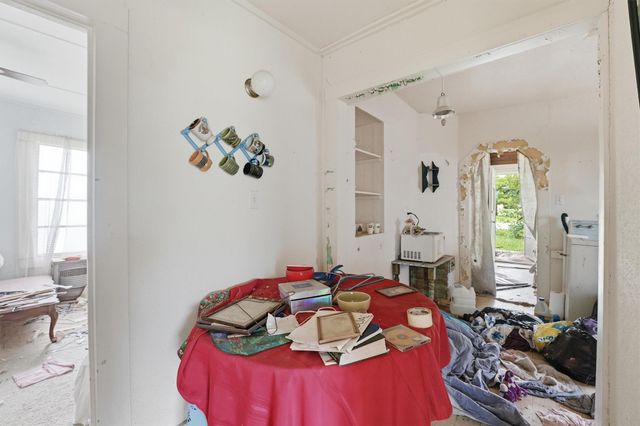 207 W Jackson Street, West Columbia, TX 77486