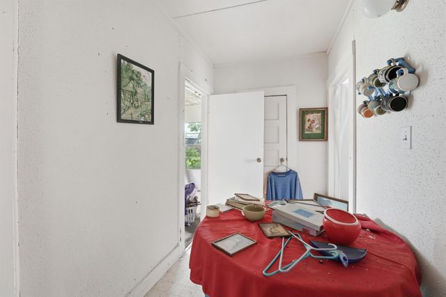 207 W Jackson Street, West Columbia, TX 77486