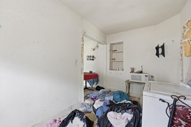 207 W Jackson Street, West Columbia, TX 77486