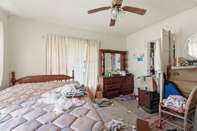 207 W Jackson Street, West Columbia, TX 77486