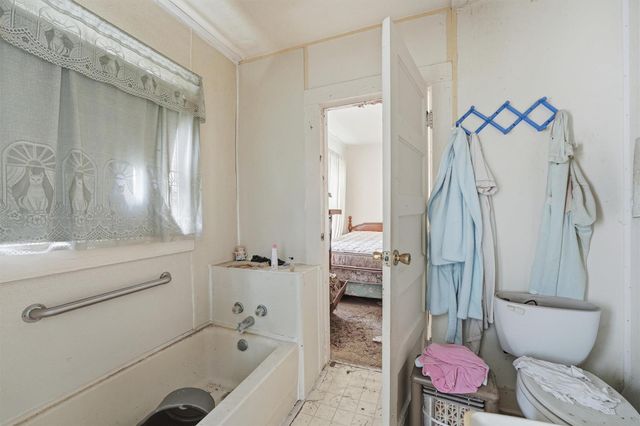 207 W Jackson Street, West Columbia, TX 77486