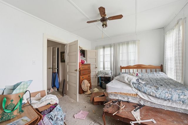 207 W Jackson Street, West Columbia, TX 77486