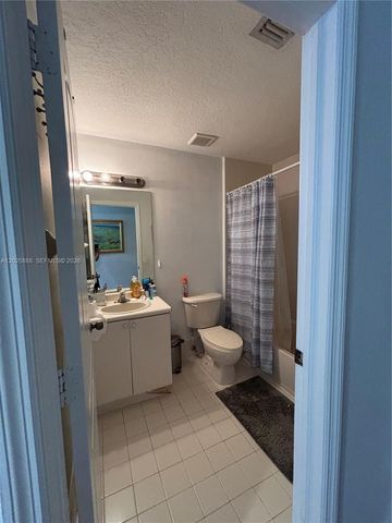 6920 NW 177th St Q101, Hialeah, FL 33015