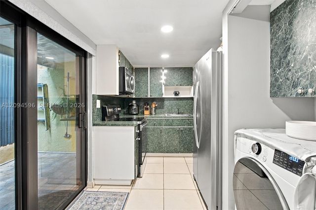 9670 Fontainebleau Blvd 19, Miami, FL 33172
