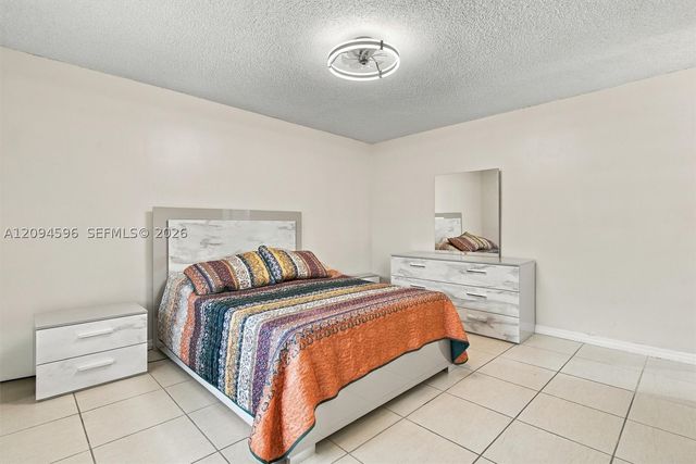 9670 Fontainebleau Blvd 19, Miami, FL 33172