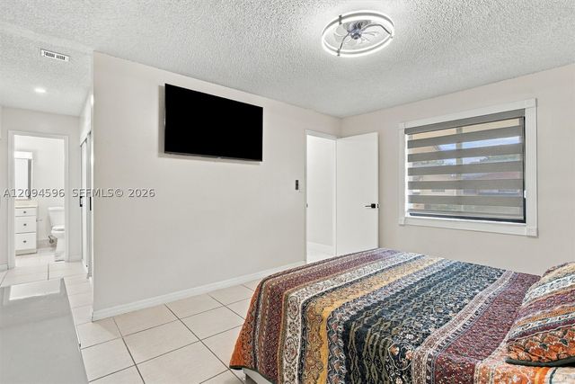 9670 Fontainebleau Blvd 19, Miami, FL 33172