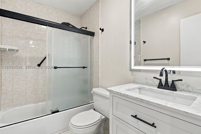 9670 Fontainebleau Blvd 19, Miami, FL 33172