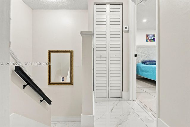 9670 Fontainebleau Blvd 19, Miami, FL 33172