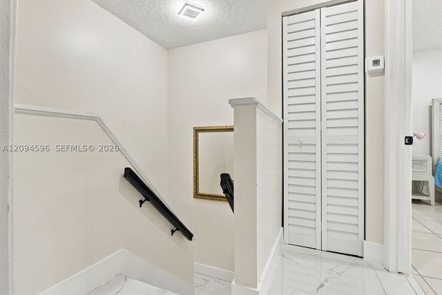 9670 Fontainebleau Blvd 19, Miami, FL 33172