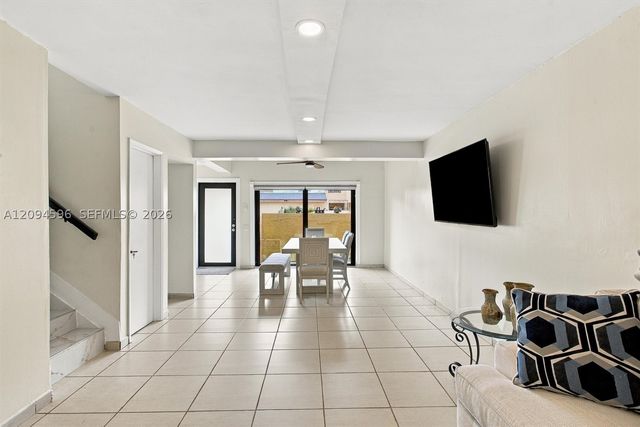 9670 Fontainebleau Blvd 19, Miami, FL 33172