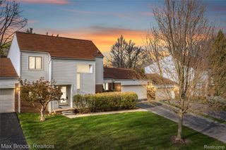 5324 Fairway Court, West Bloomfield Charter Township, MI 48323