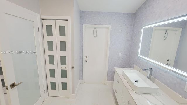1421 SW 104th Avenue, Pembroke Pines, FL 33025