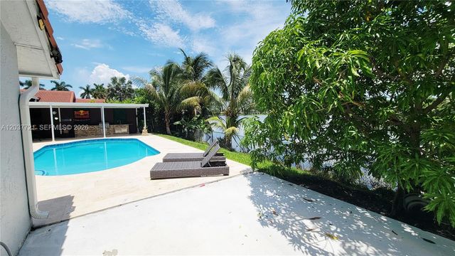 1421 SW 104th Avenue, Pembroke Pines, FL 33025