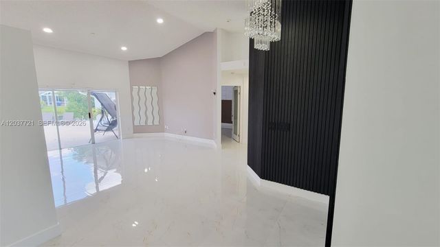1421 SW 104th Avenue, Pembroke Pines, FL 33025