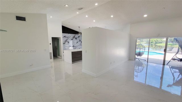 1421 SW 104th Avenue, Pembroke Pines, FL 33025