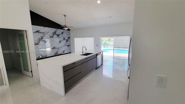 1421 SW 104th Avenue, Pembroke Pines, FL 33025