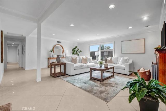 2842 Velasco, Costa Mesa, CA 92626