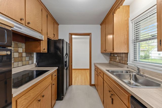 2085 Hamline Avenue N, Roseville, MN 55113