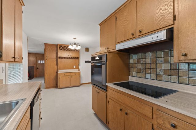 2085 Hamline Avenue N, Roseville, MN 55113