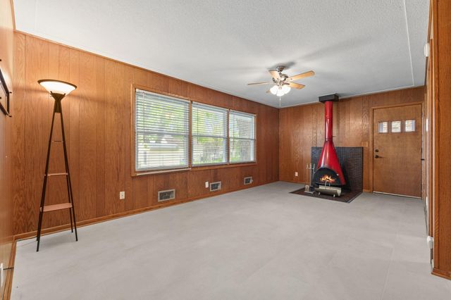 2085 Hamline Avenue N, Roseville, MN 55113