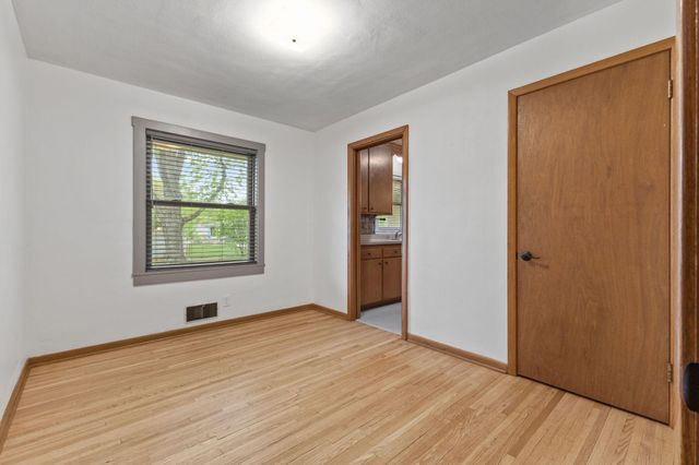 2085 Hamline Avenue N, Roseville, MN 55113
