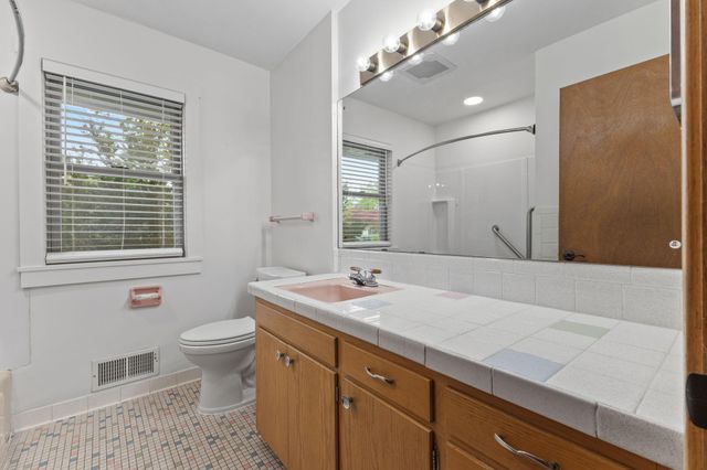2085 Hamline Avenue N, Roseville, MN 55113