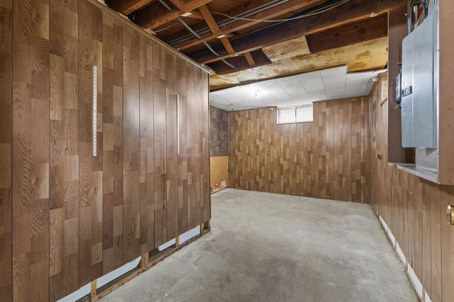 2085 Hamline Avenue N, Roseville, MN 55113