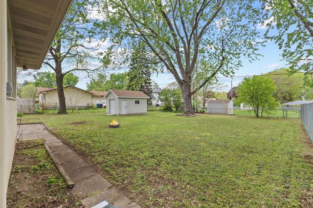 2085 Hamline Avenue N, Roseville, MN 55113