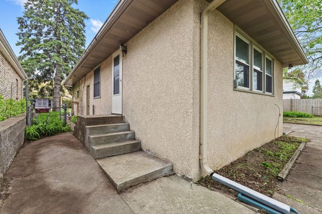2085 Hamline Avenue N, Roseville, MN 55113