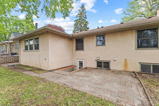 2085 Hamline Avenue N, Roseville, MN 55113