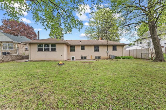 2085 Hamline Avenue N, Roseville, MN 55113