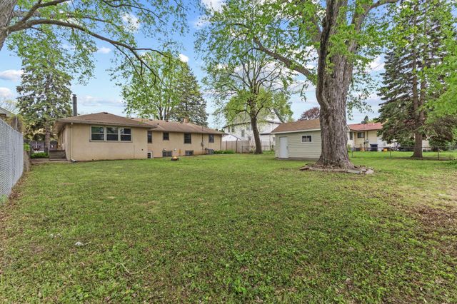 2085 Hamline Avenue N, Roseville, MN 55113