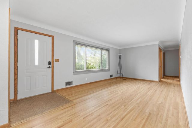 2085 Hamline Avenue N, Roseville, MN 55113