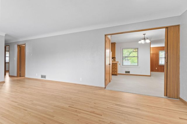 2085 Hamline Avenue N, Roseville, MN 55113