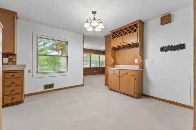2085 Hamline Avenue N, Roseville, MN 55113