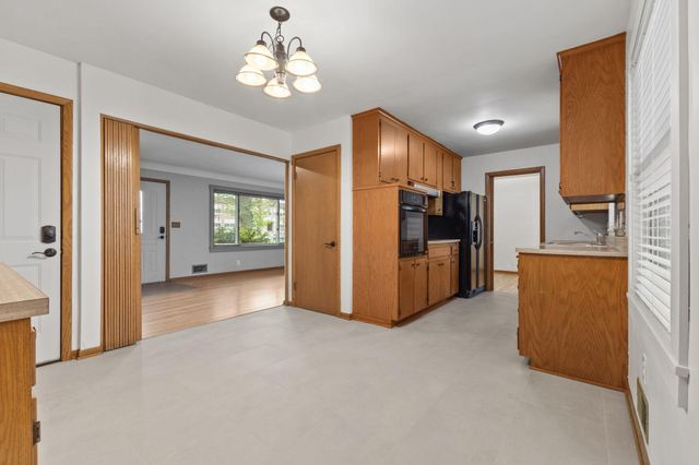 2085 Hamline Avenue N, Roseville, MN 55113