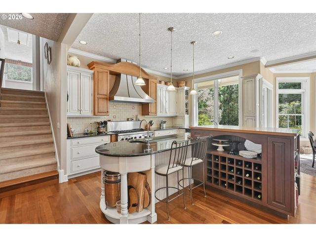 13616 Nw GLENDOVEER Dr, Portland, OR 97231