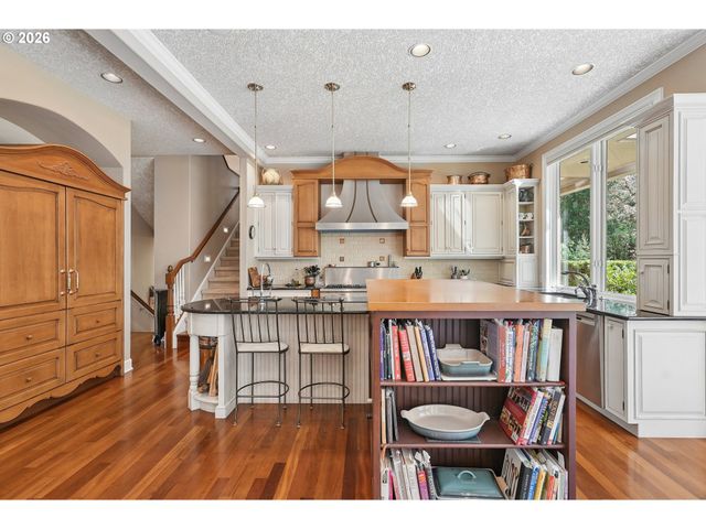 13616 Nw GLENDOVEER Dr, Portland, OR 97231
