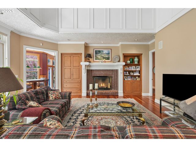13616 Nw GLENDOVEER Dr, Portland, OR 97231