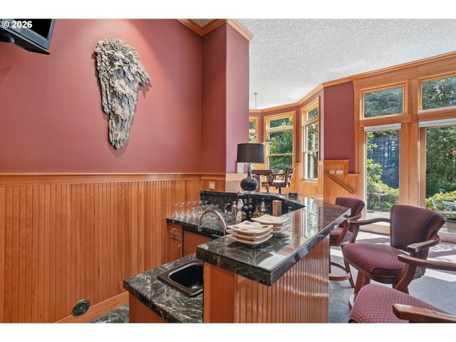 13616 Nw GLENDOVEER Dr, Portland, OR 97231