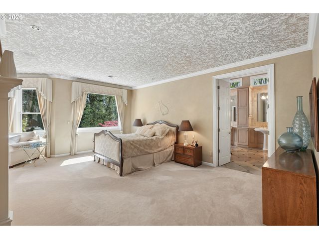 13616 Nw GLENDOVEER Dr, Portland, OR 97231