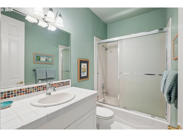 13616 Nw GLENDOVEER Dr, Portland, OR 97231