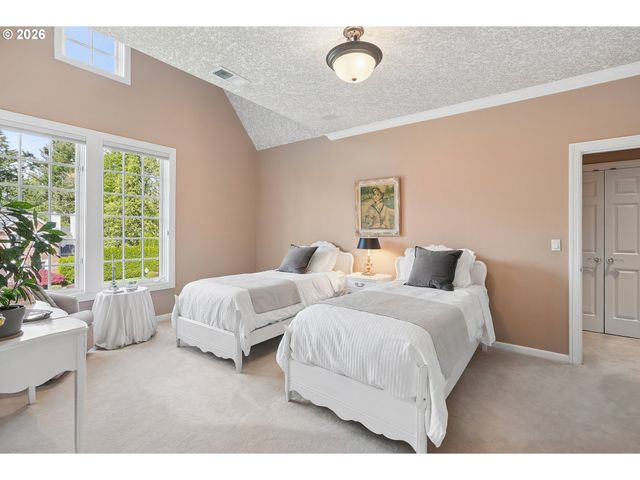 13616 Nw GLENDOVEER Dr, Portland, OR 97231