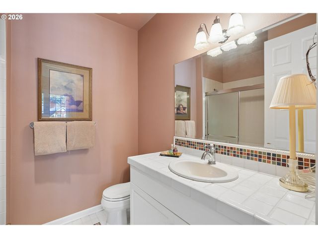 13616 Nw GLENDOVEER Dr, Portland, OR 97231