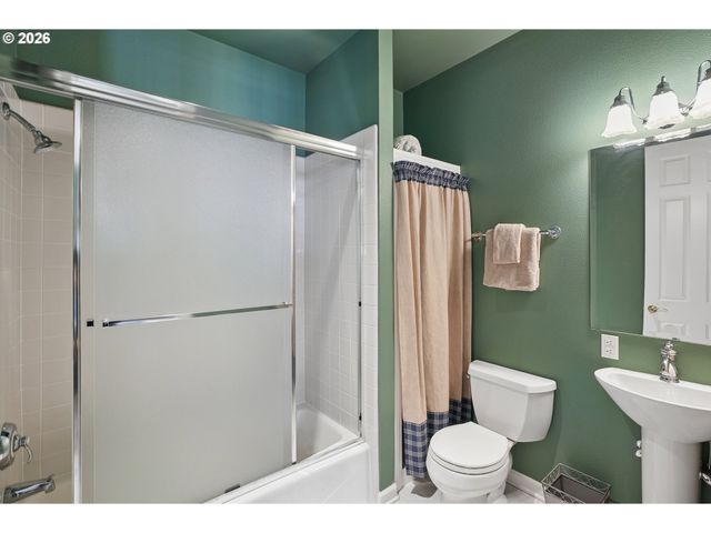 13616 Nw GLENDOVEER Dr, Portland, OR 97231