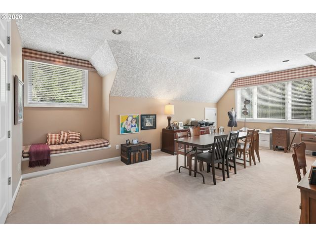 13616 Nw GLENDOVEER Dr, Portland, OR 97231